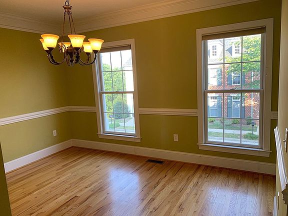 5th image of 3811 Greenway Dr SW