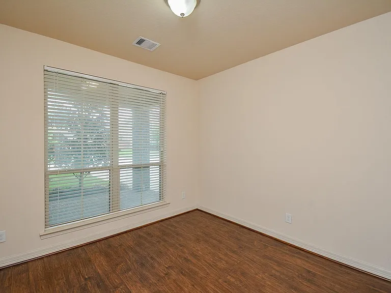 23610 Esperia St — Photo 20