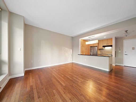 5th image of 5-49 Borden Ave #H2