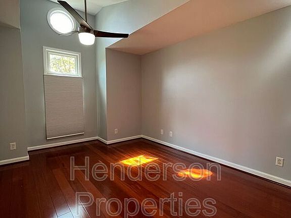 5th image of 1109 E Morehead St APT 15