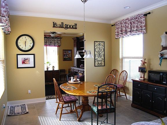 Breakfast Nook to Casitas