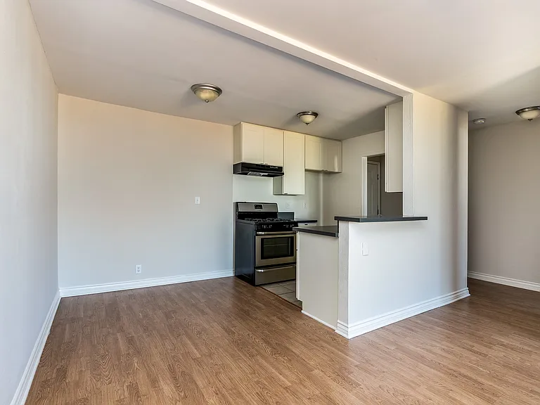 5161 Riverton Ave #104 — Photo 7