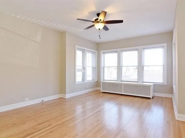 3019 W Gunnison St #1, Chicago, IL 60625
