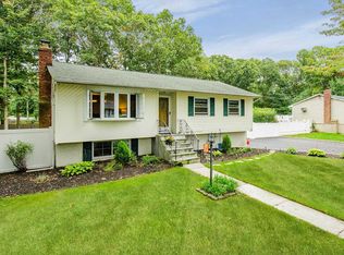 139 Greenhaven Dr, Port Jefferson Station, NY 11776