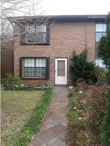 1st image of 208 1st St SE #E