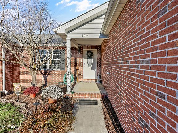 3rd image of 429 Hillside Ln