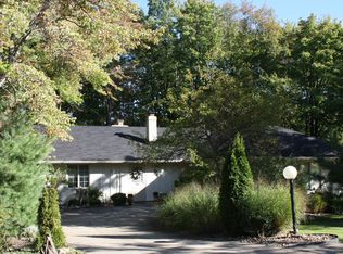 13097 Ridge Creek Rd, Strongsville, OH 44136