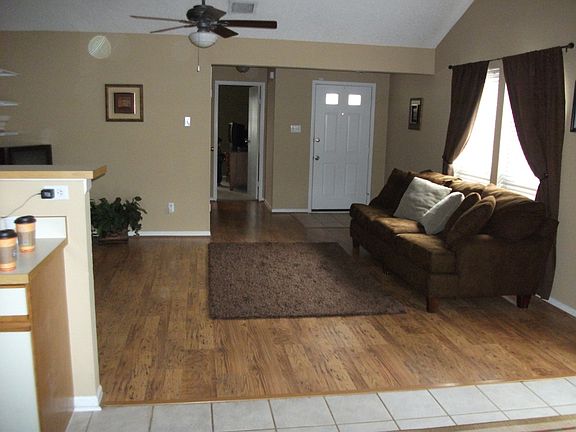 3rd image of 307 Teakwood Ln