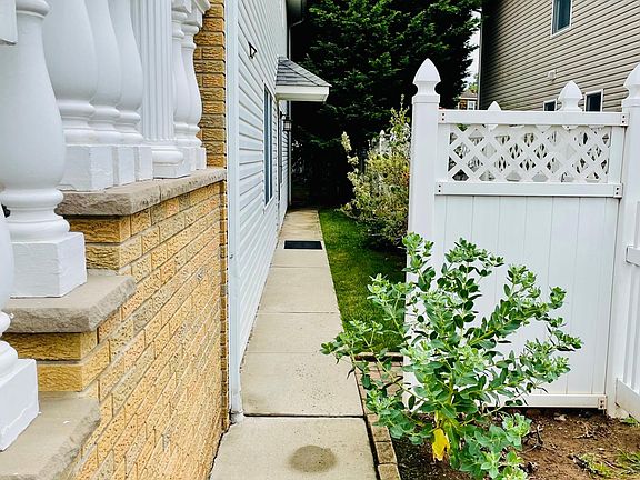 Side walkway to bottom level