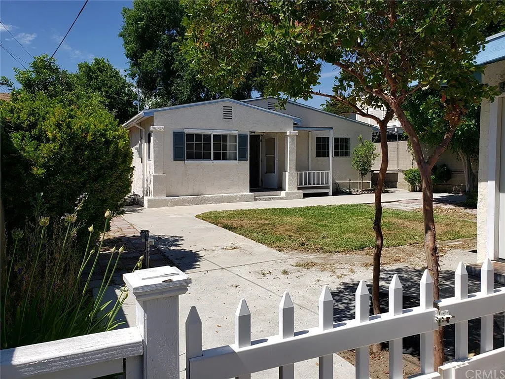 9535 Broadway photo 1