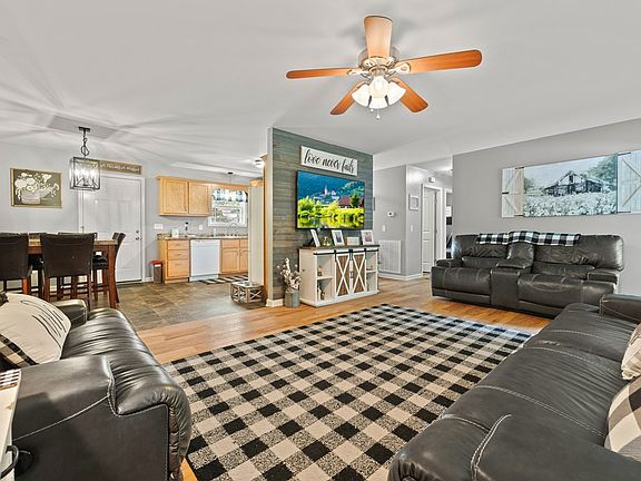 3rd image of 141 Easy St