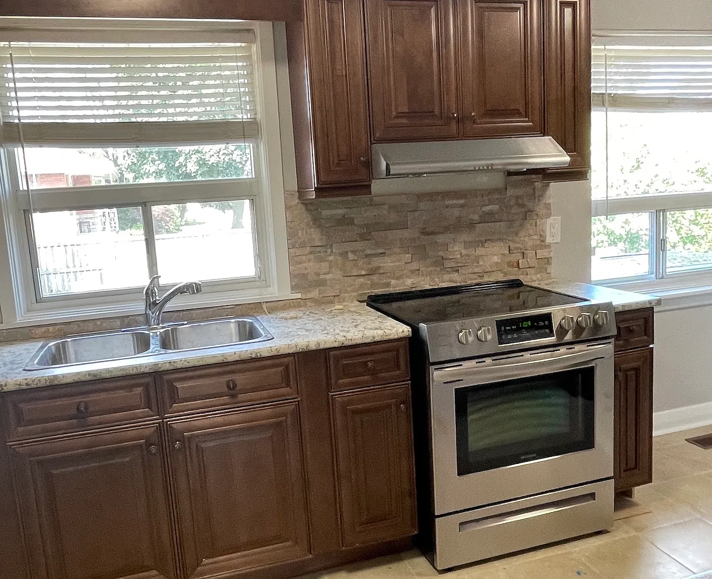 Spacious 3 Bedroom on East Mountain — Photo 3