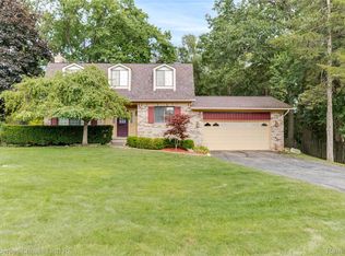 1317 S Williams Lake Rd, Waterford, MI 48327