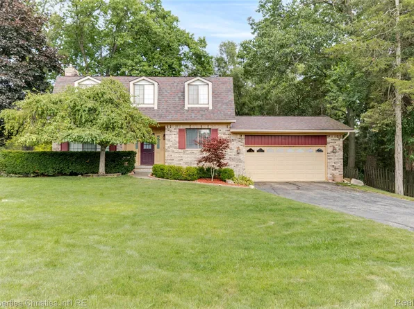 1317 S Williams Lake Rd, Waterford, MI 48327