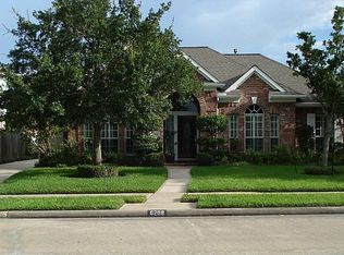6208 Raintree Dr, Pearland, TX 77584