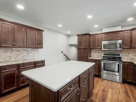 5th image of 419 N Mimosa Dr