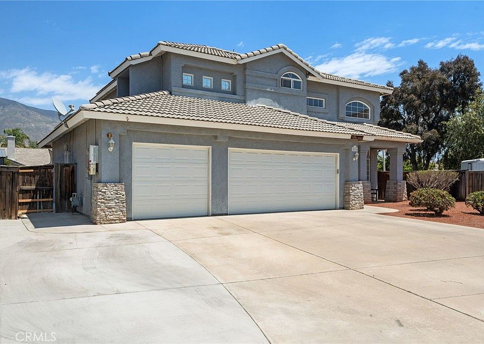 879 Glider Pl, San Jacinto, CA 92582 | MLS #CV25094659 | Zillow