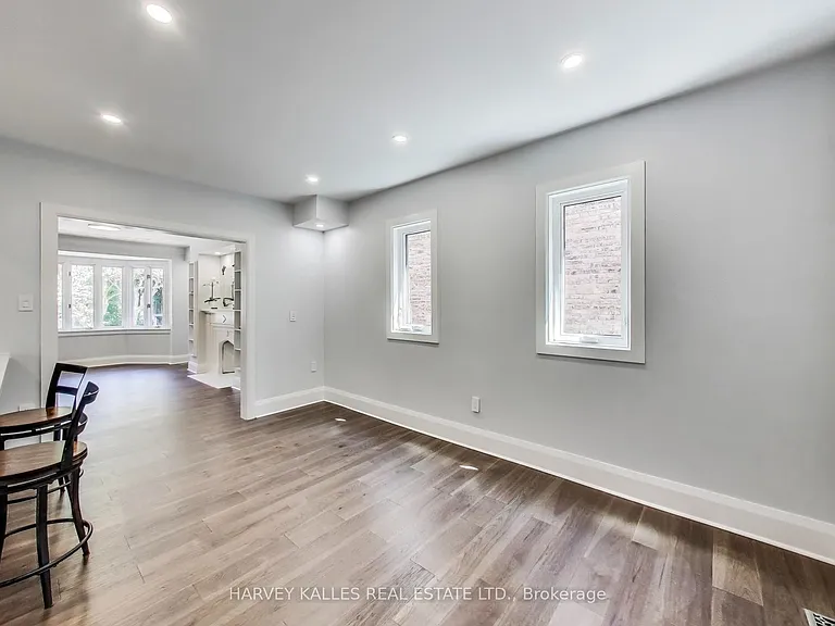 338 Markham St — Photo 8