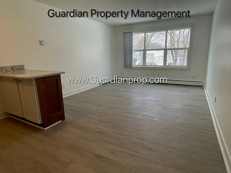 627 Polk St NE #6 — Photo 4