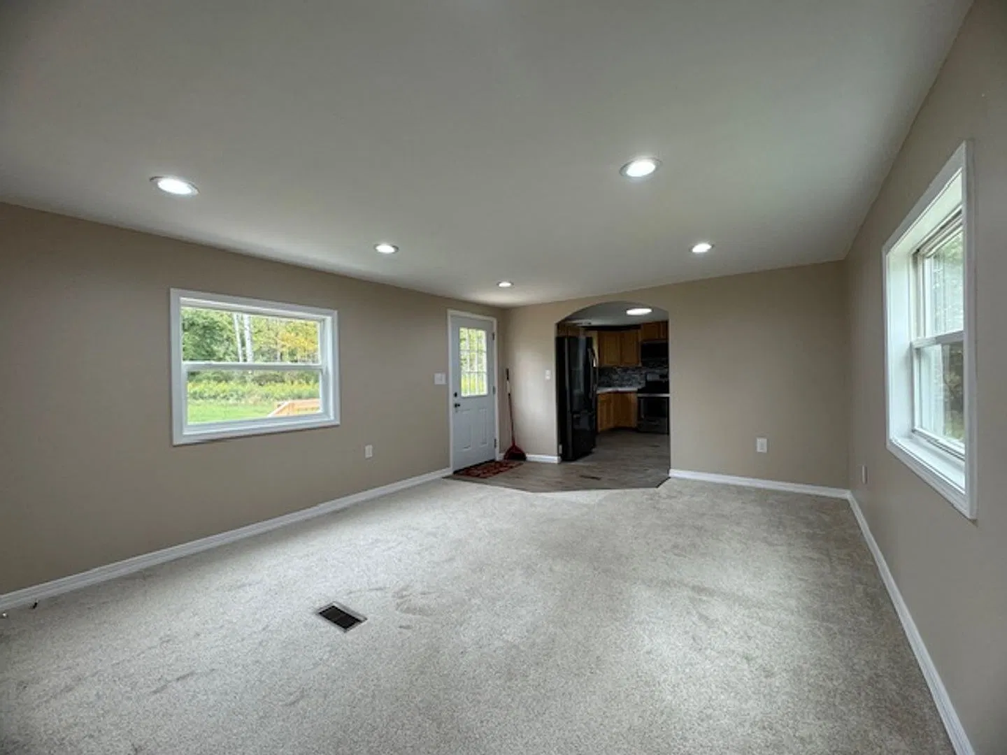 Beautiful Single-Family Home — Photo 4