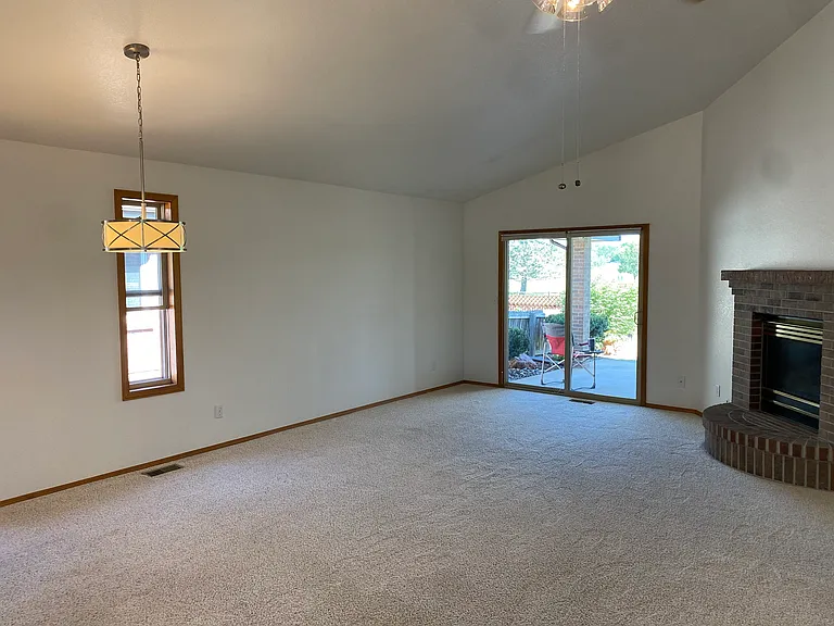 2916 Troxell Ave — Photo 10