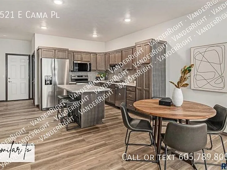 2521 E Cama Pl — Photo 4