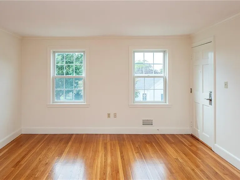 11 Village Ln #B — Photo 5