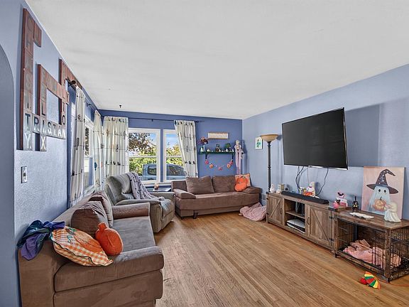3rd image of 114 S 1st STREET
