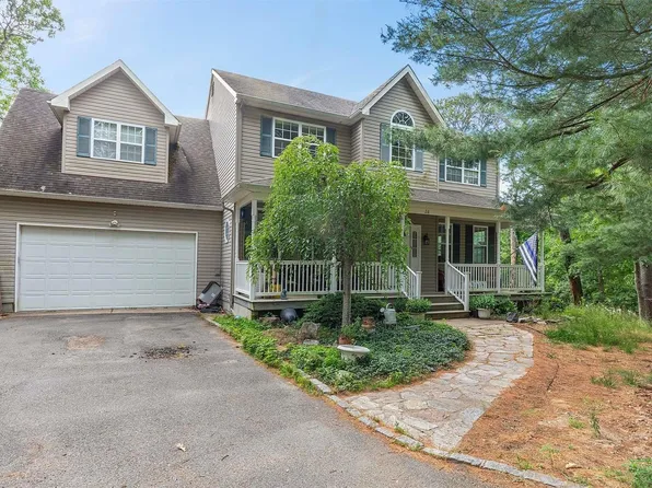 26 Meadowbrook Lane, Flanders, NY 11901