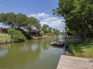39 Lazy Ln, Kemah, TX 77565