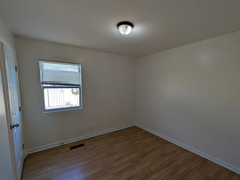 1823 Delta Ave #B — Photo 6