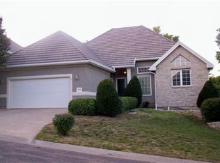 6824 SW Cottonwood Cir, Topeka, KS 66614