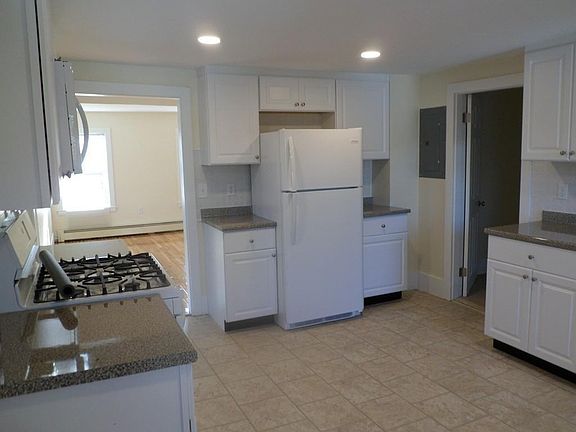 3rd image of 2 Evergreen St APT 6