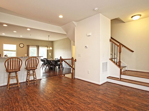 4th image of 21 Yellow Rose Ln
