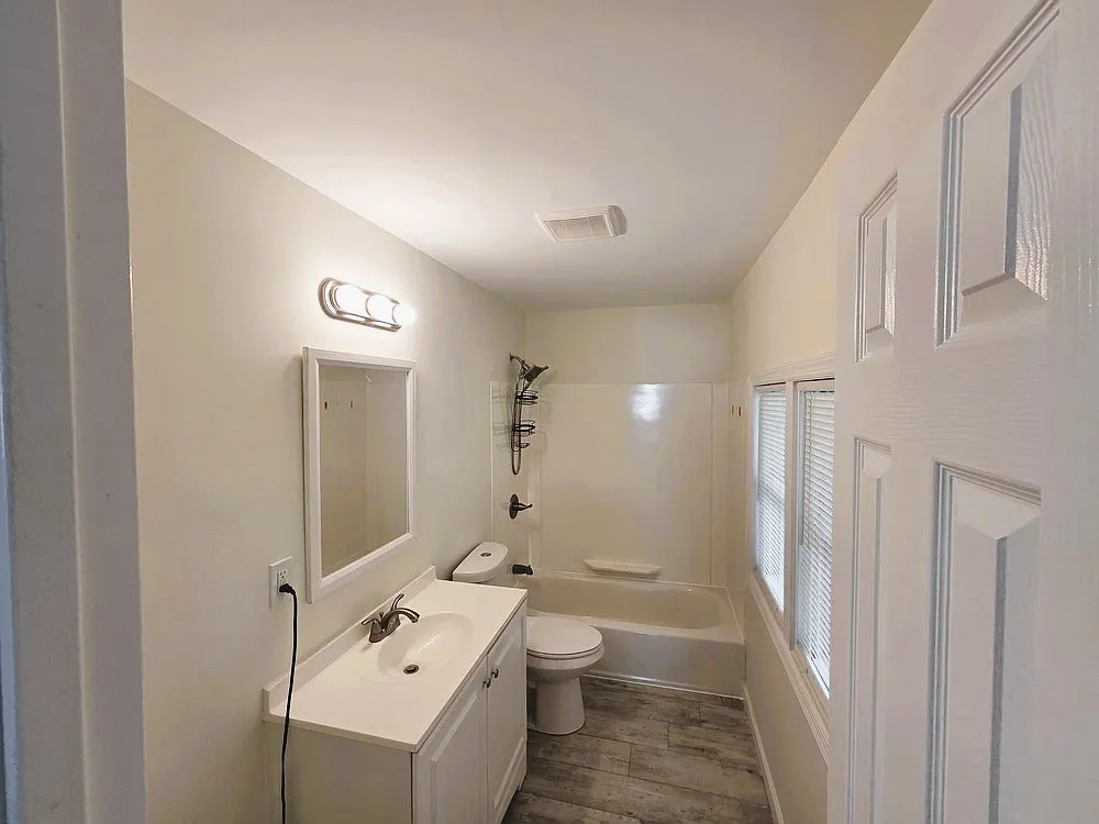 3 bed, 850 sqft, $3,200 — Photo 3