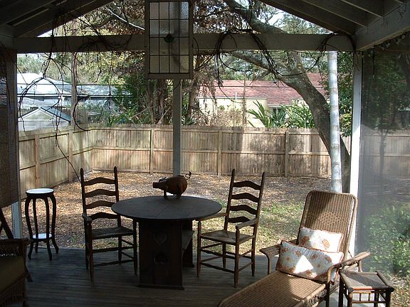 Screened Rear Porch