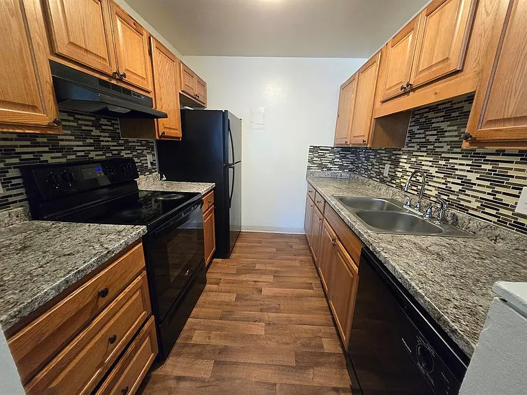 Murray Hill Apartments — Photo 19