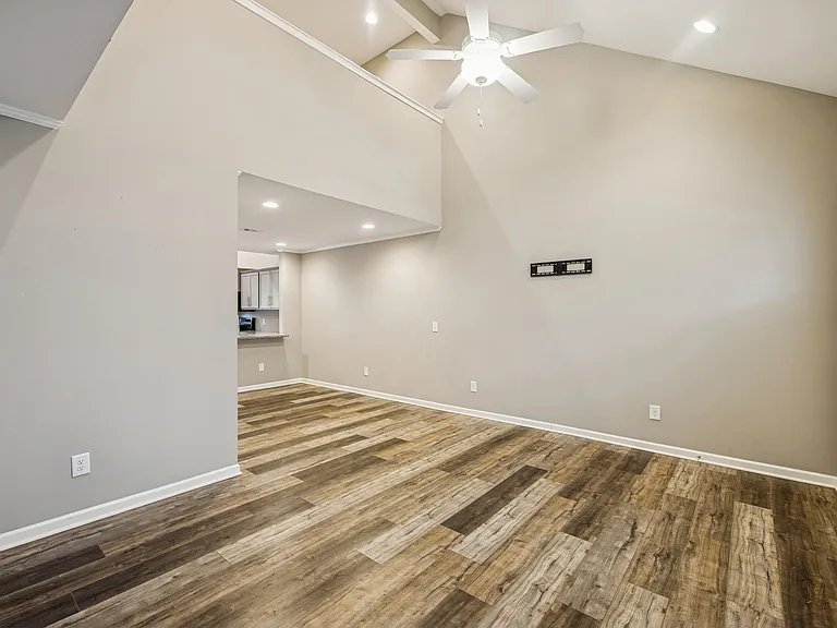 3219 Clemons Cir — Photo 10