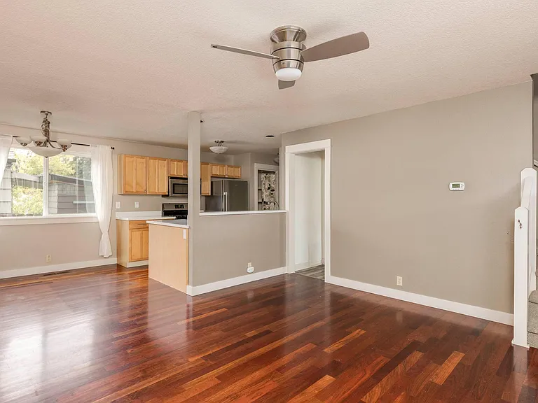 4017 NE Roselawn St — Photo 4