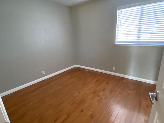 4th image of 755 Lander Cir
