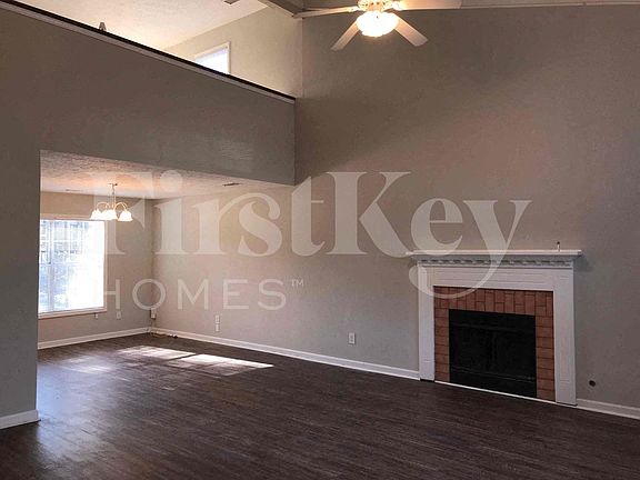 3rd image of 2583 Herndon Rd