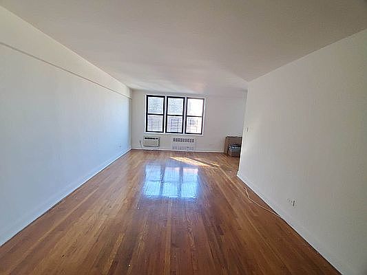 5th image of 315 Ocean Pkwy #5S