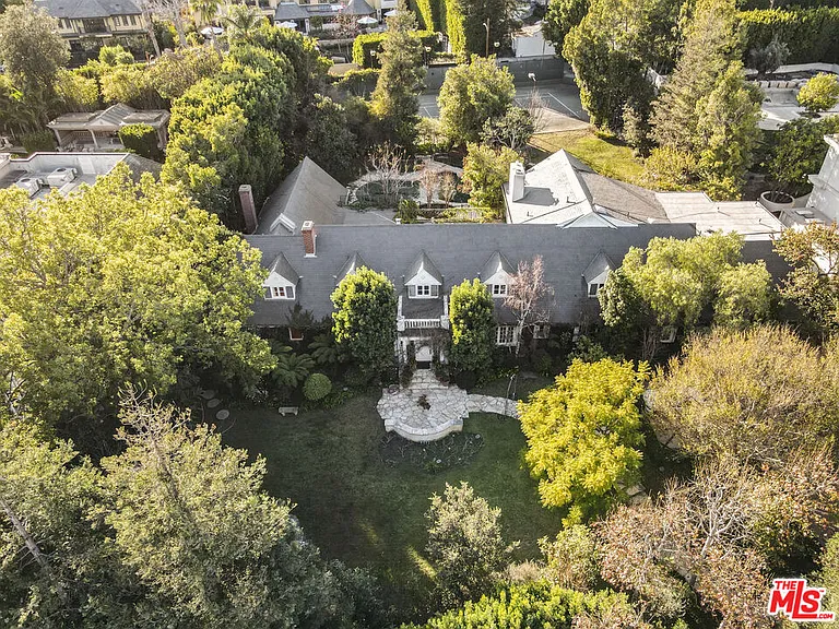 821 N Whittier Dr — Photo 40