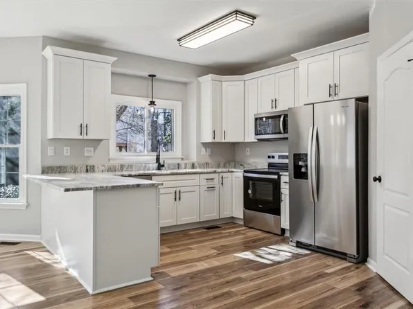 704 Lincolnshire Ct, Chesapeake, VA 23322