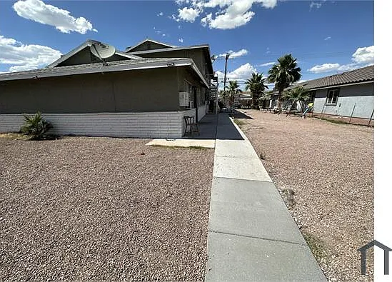 1725 Stewart Ave — Photo 4