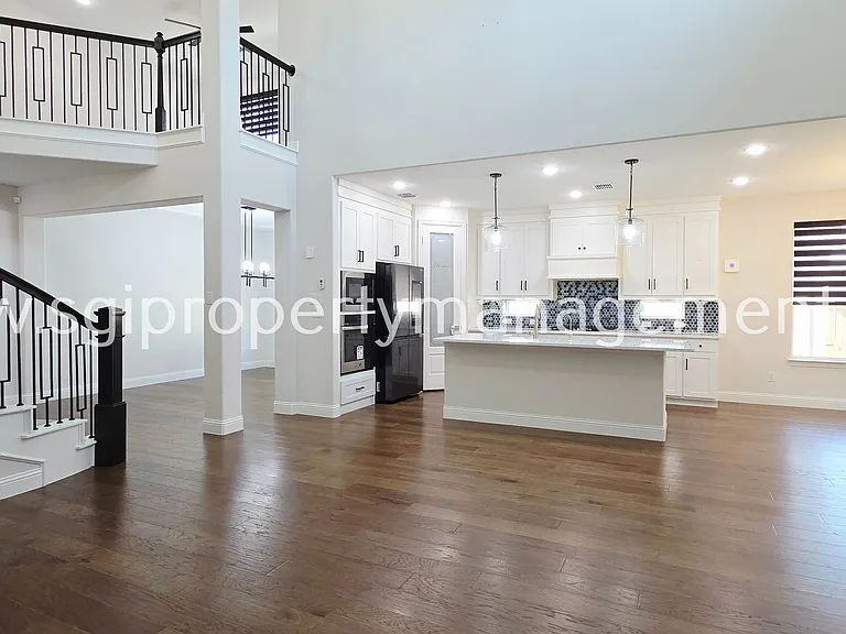 10870 Grayhead Dr — Photo 5