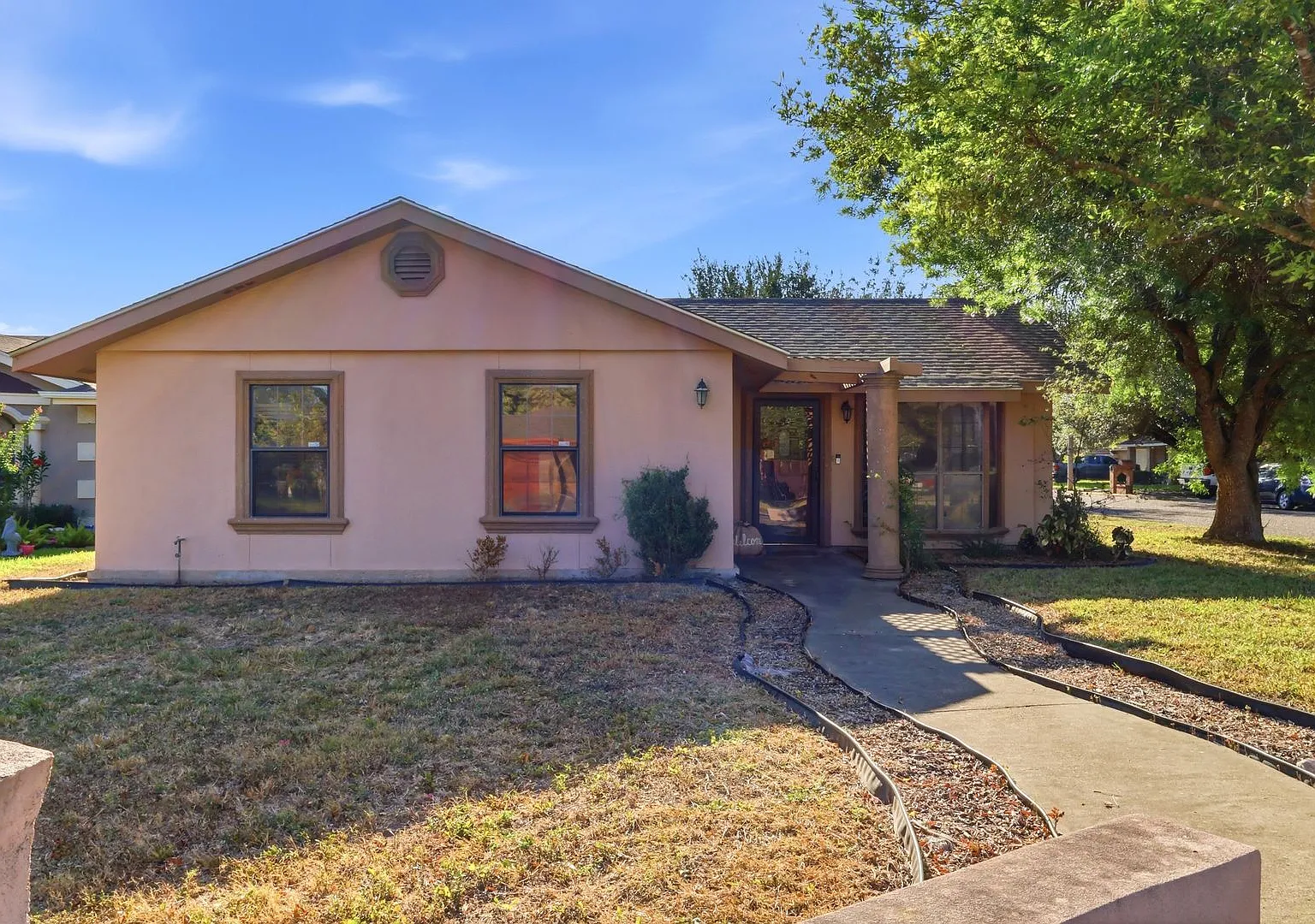 126 La Silla Dr: 3Bed/2Bath/2Car Garage — Photo 1