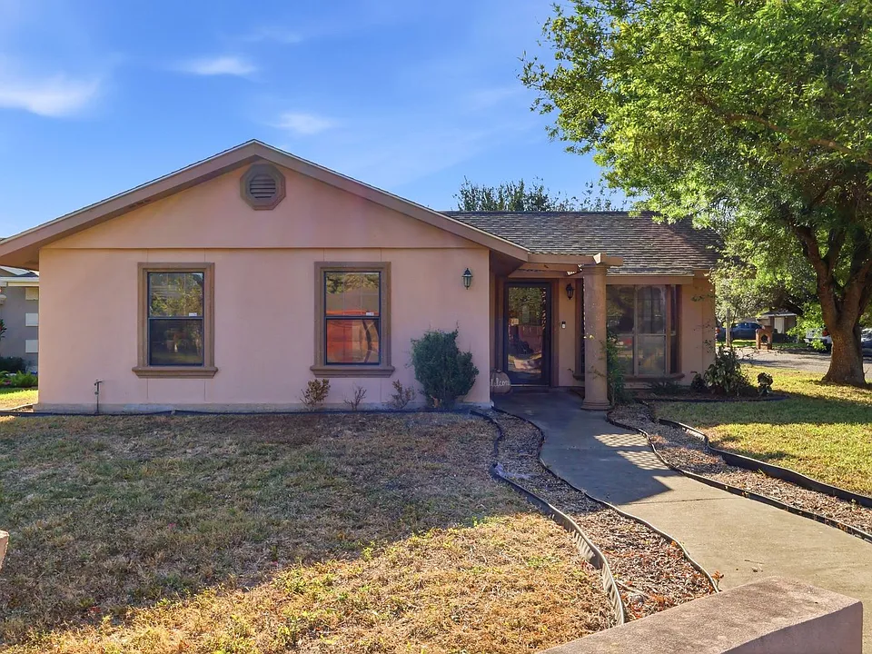 126 La Silla Dr