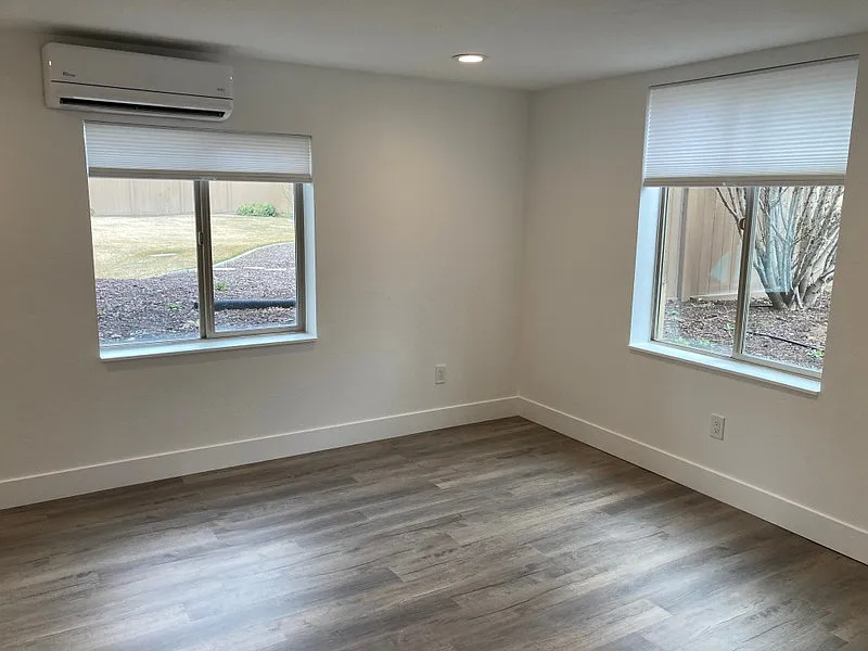 Beautiful Brand-new 2-BD 1-1/2 BA w/AC — Photo 4