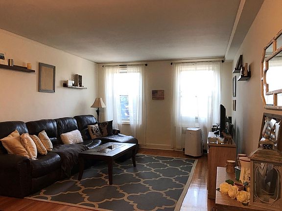 4th image of 714 Larchmont Acres APT B